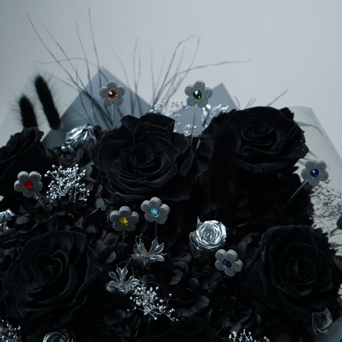 C-L.BLK02 (6 stems/7 crystals)